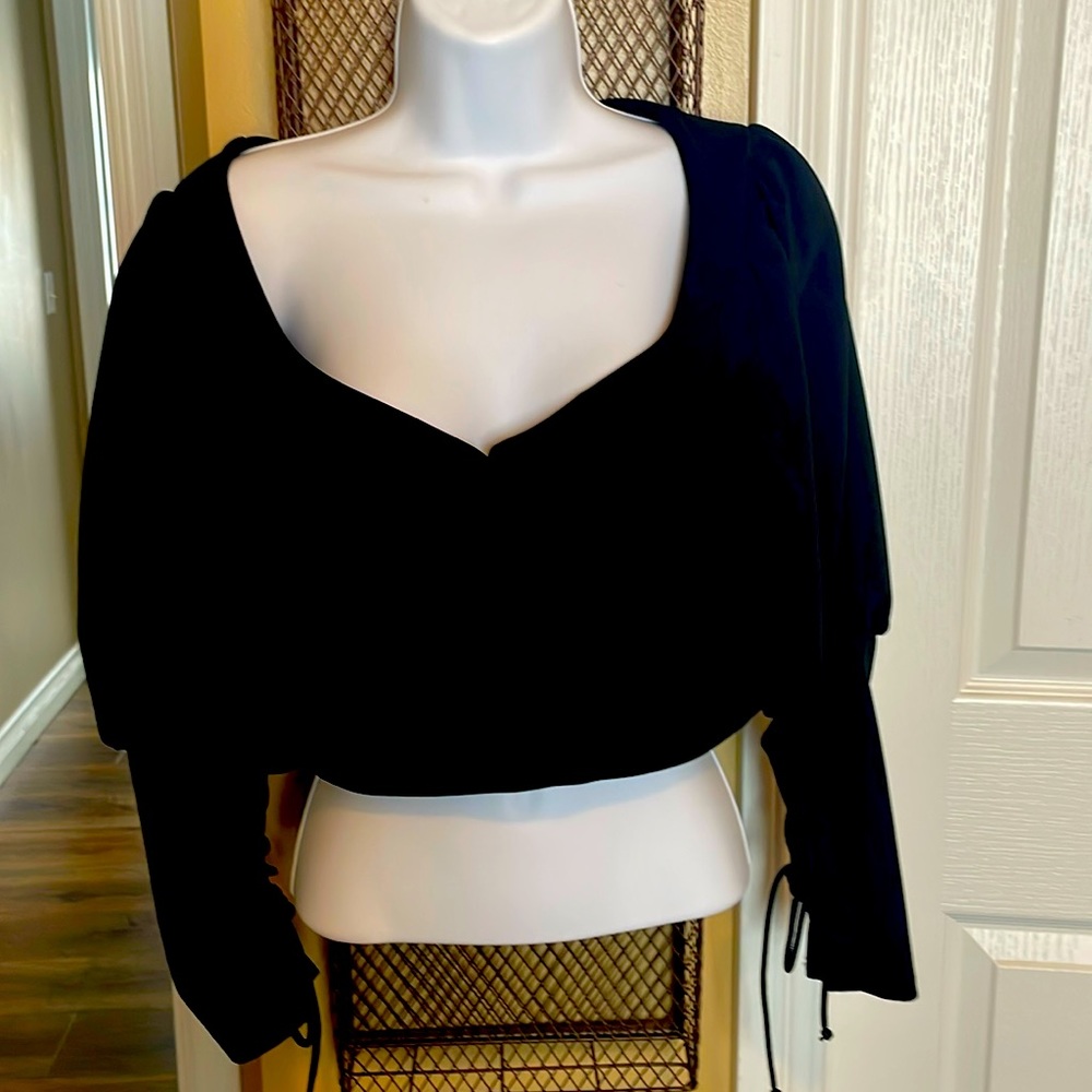 Boohoo crop top-black size 6